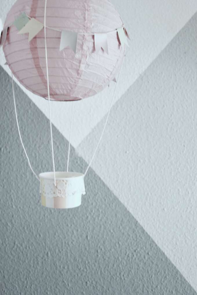 DIY für traumhafte Heißluftballons aus Lampions für Babyzimmer oder Kinderzimmer selber machen