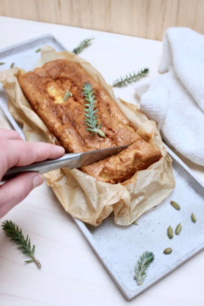 Saftiger Möhrenkuchen: Ein Rezept für Karottenkuchen mit Kardamom, schnell und einfach
