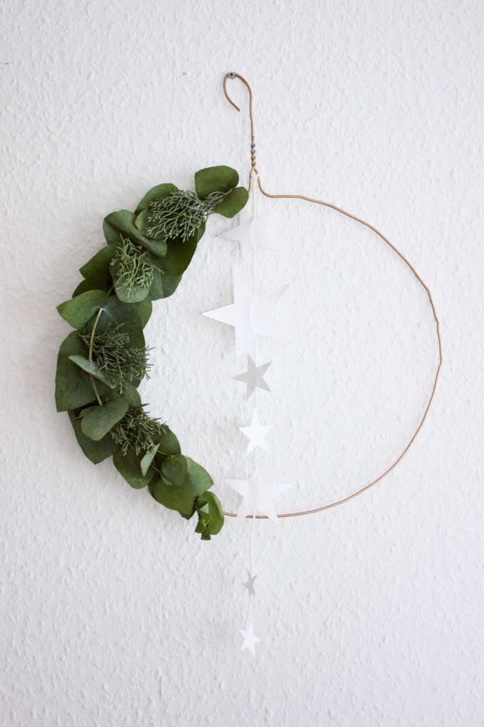 Selbstgemacht: Weihnachtskranz hängend & skandinavisch mit Eukalyptus für die Tür oder die Wand